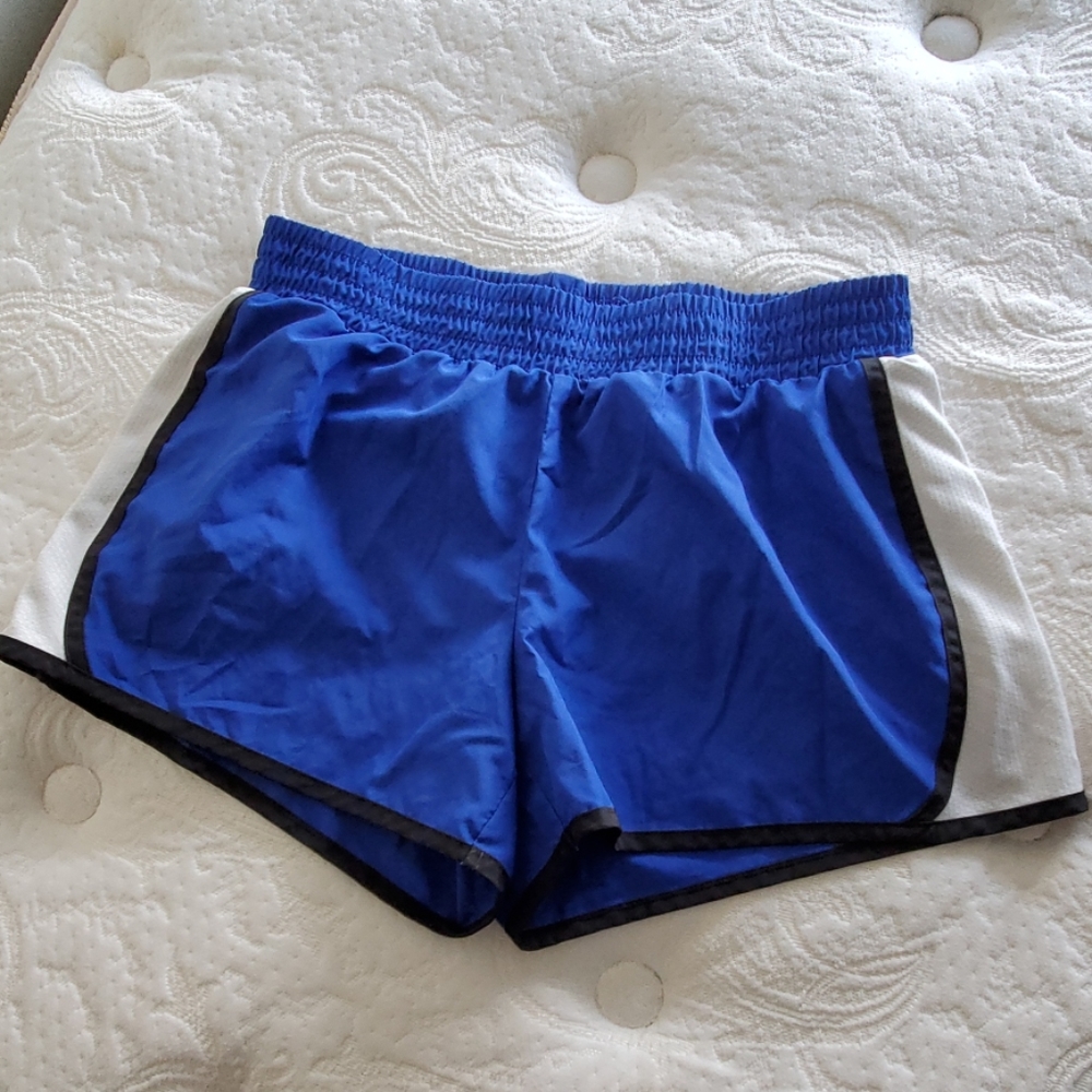 🌹White and blue running shorts